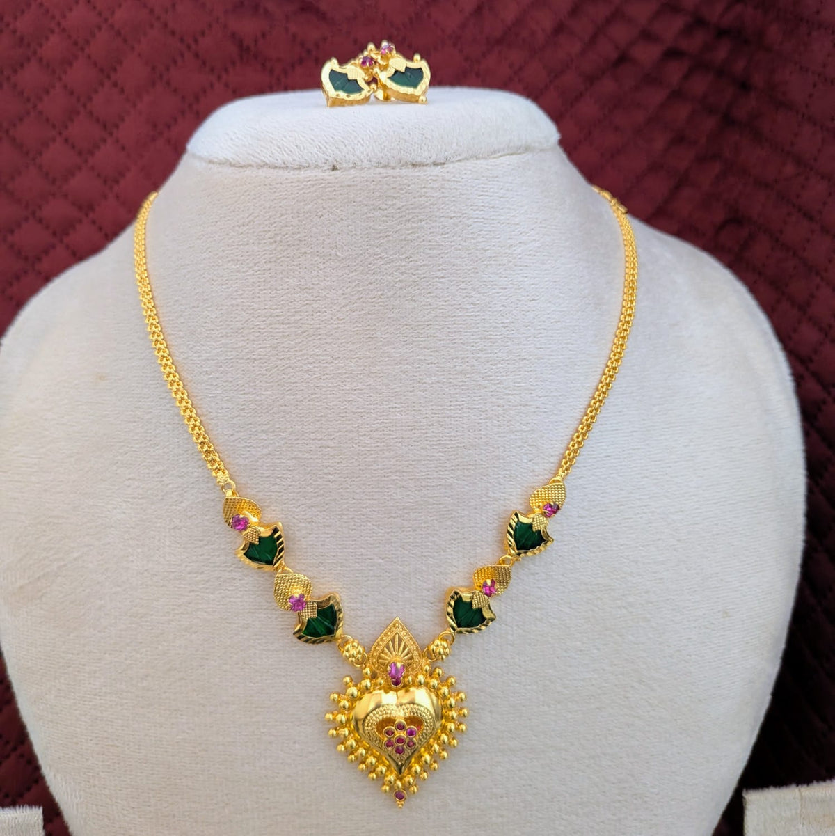 Green palkka with ruby stone necklace