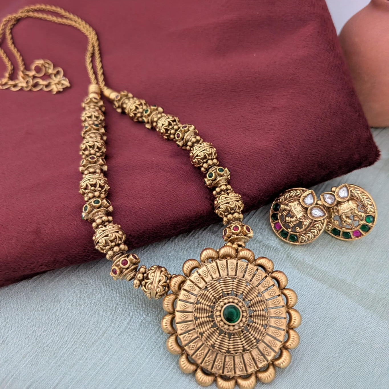 Antique ball with removeable Round Pendant kemp stone necklace