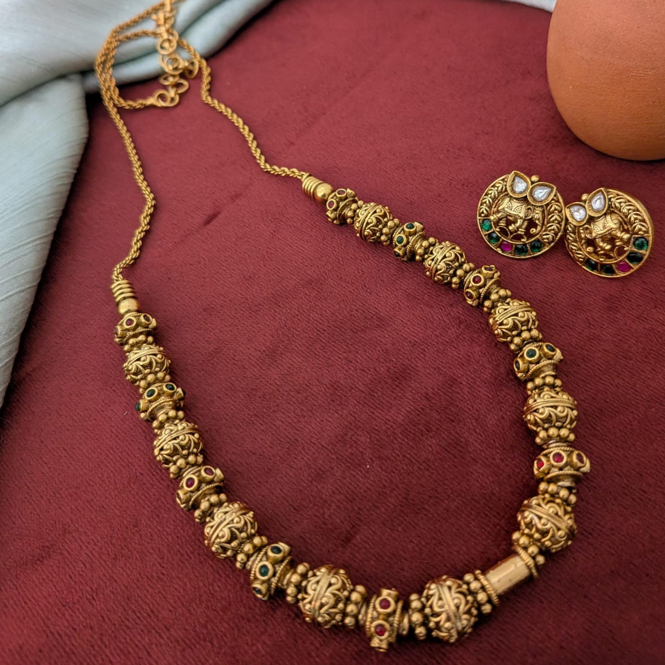 Antique ball with removeable Round Pendant kemp stone necklace