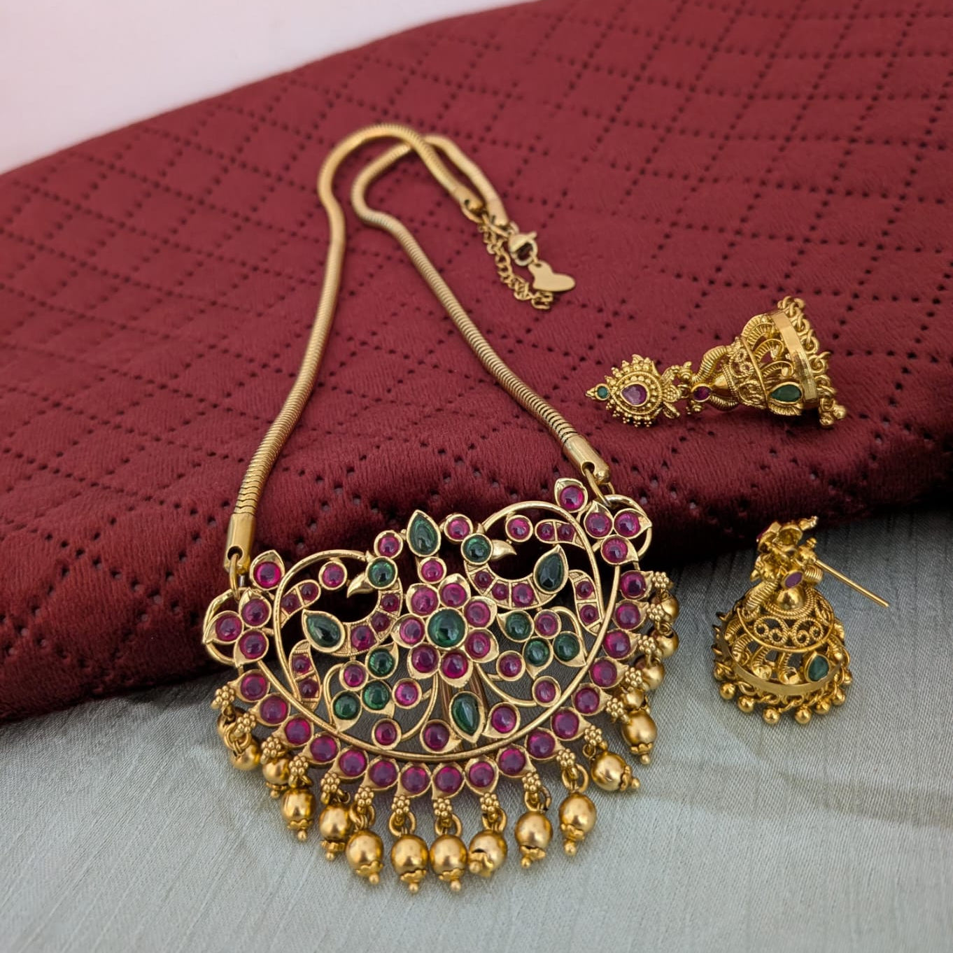 Kemp stone traditional Pendant necklace set