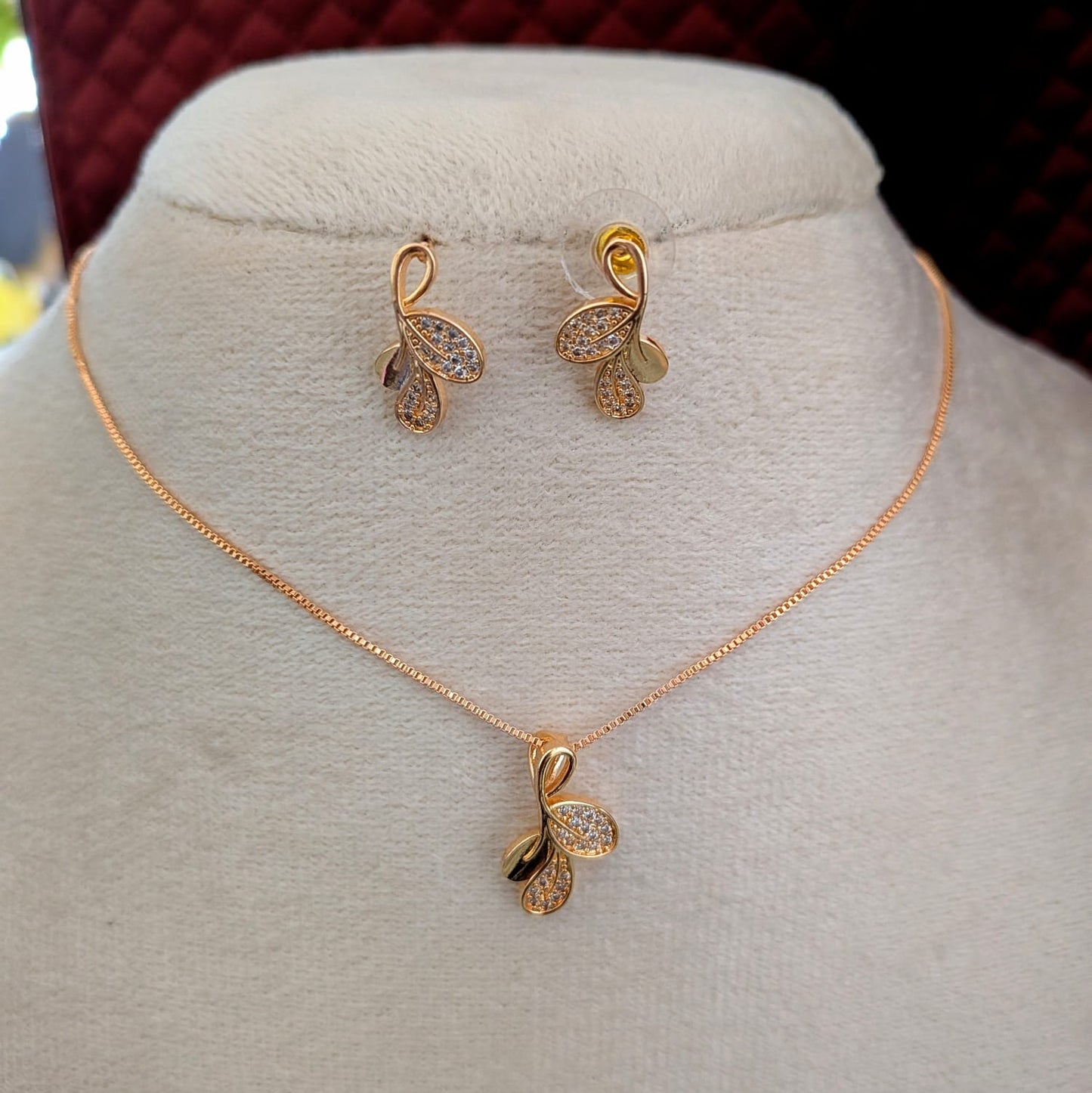 Floral slim AD stone chain set