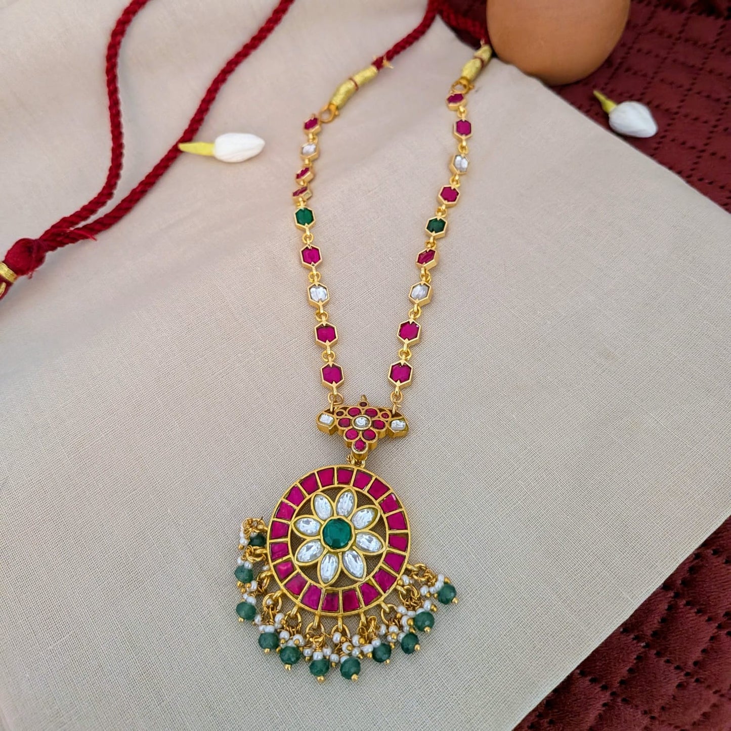 Round pendant Jadau kundan stone traditional necklace
