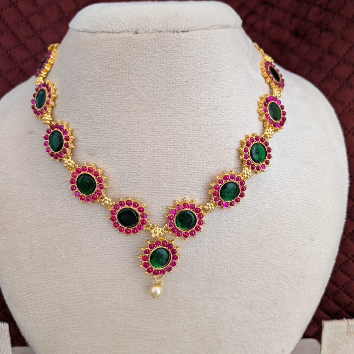 Kemp ruby with green  stone necklace