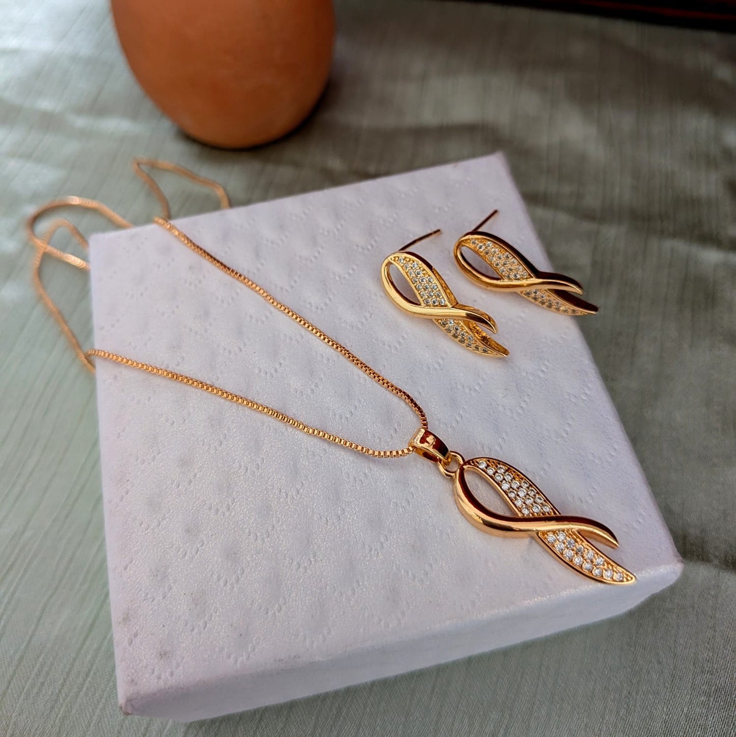 Infiniti design slim CZ stone chain set
