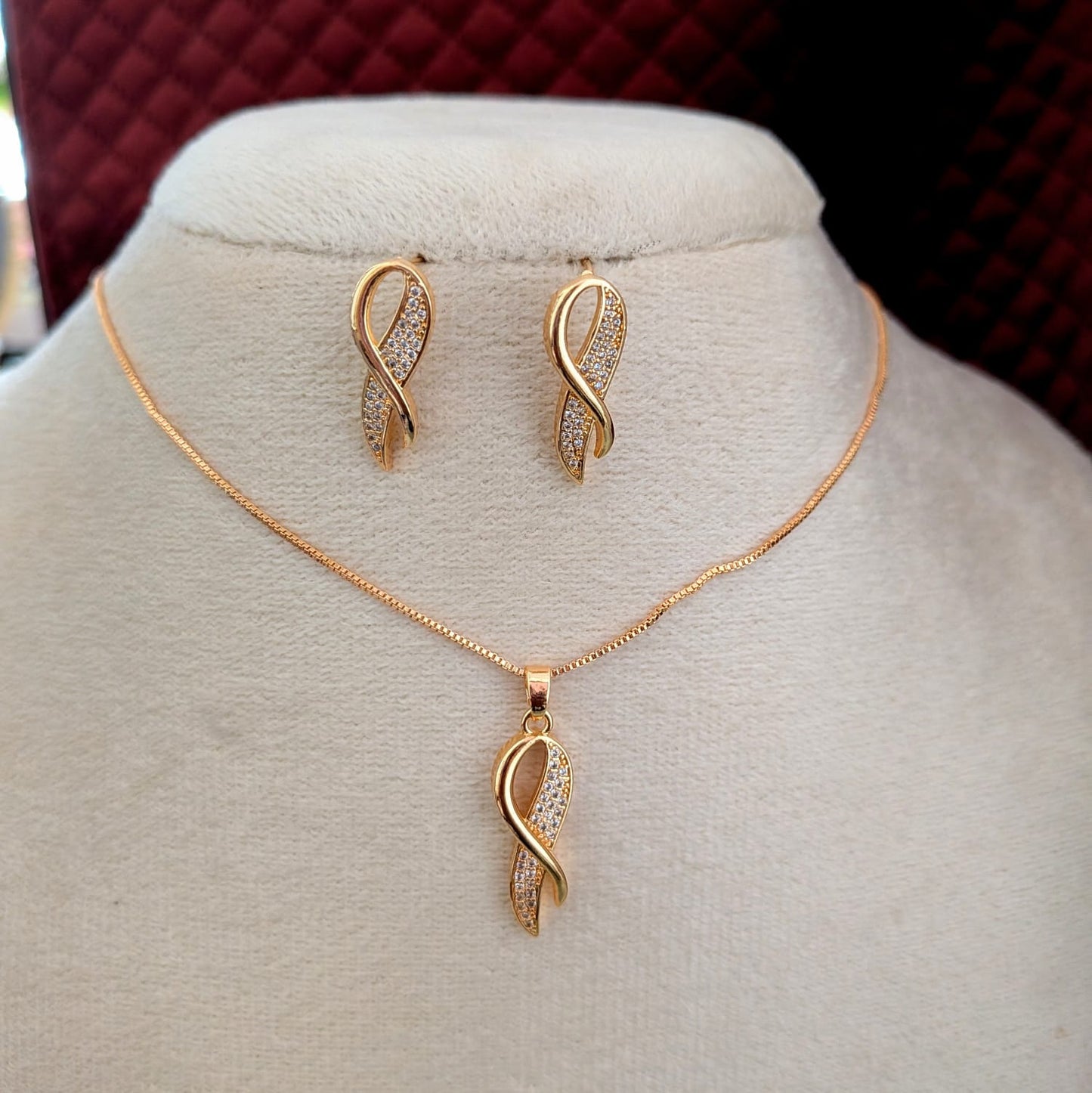 Infiniti design slim CZ stone chain set
