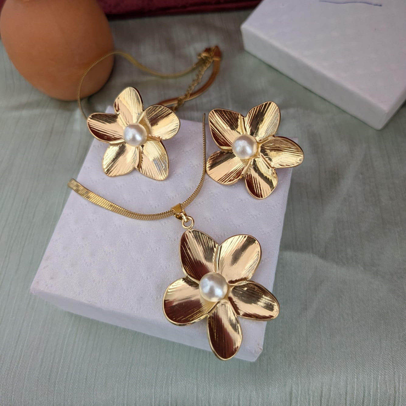 Floral with pearl design slim  chain