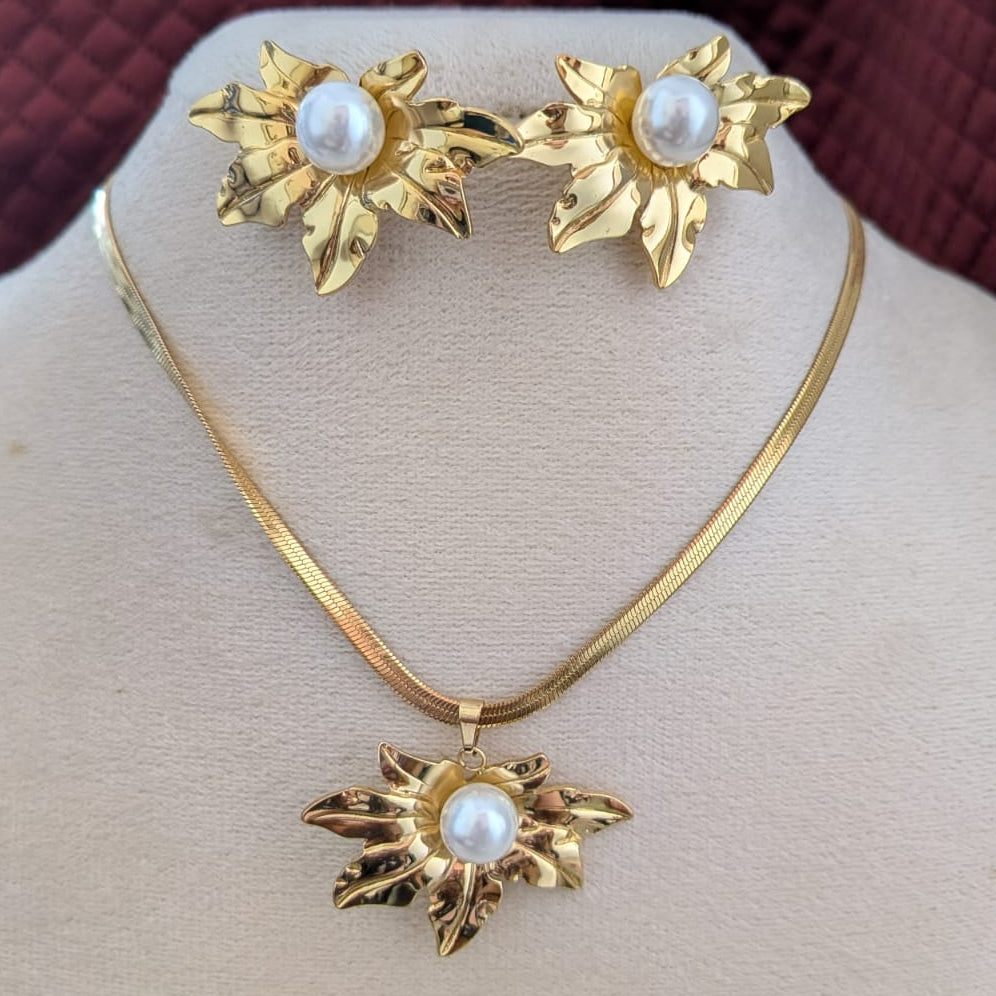 Floral with pearl design slim  chain