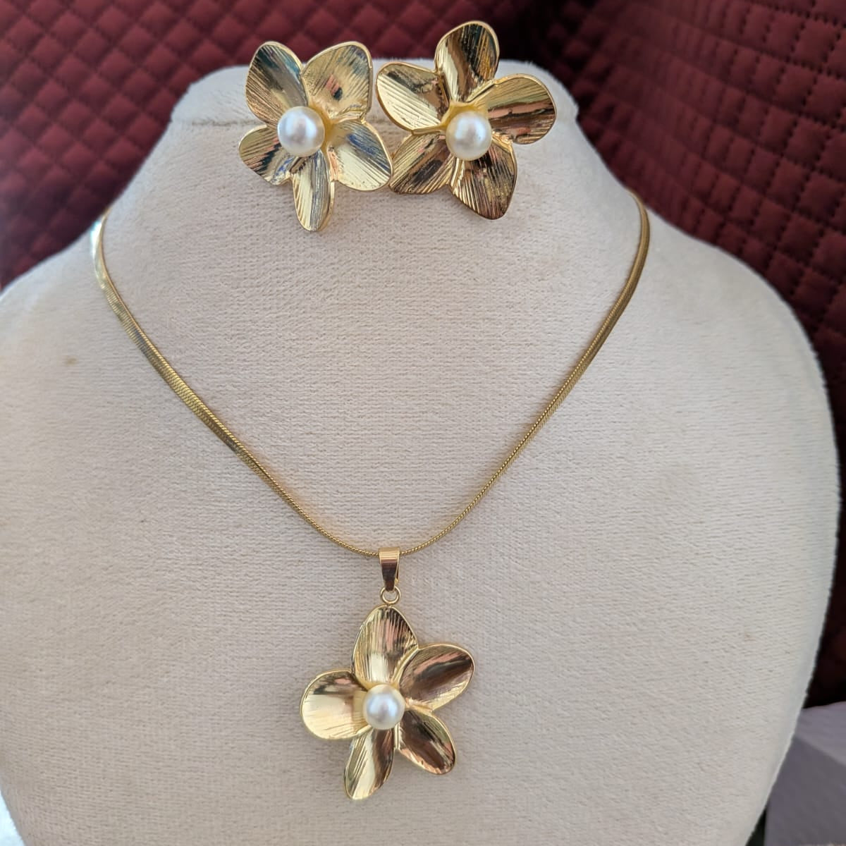 Floral with pearl design slim  chain