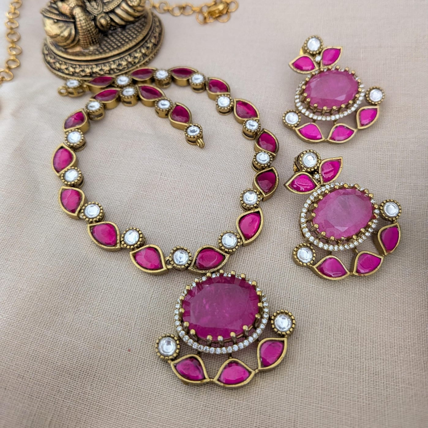 Jadau kundan with pink semiprecious stone fusion neckalce