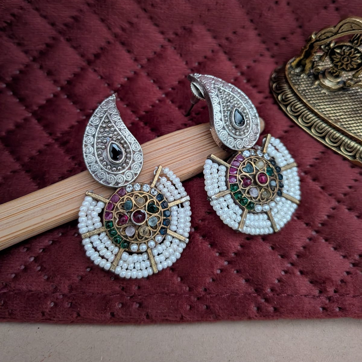 Paisley Wheel Pearl Stud Earring