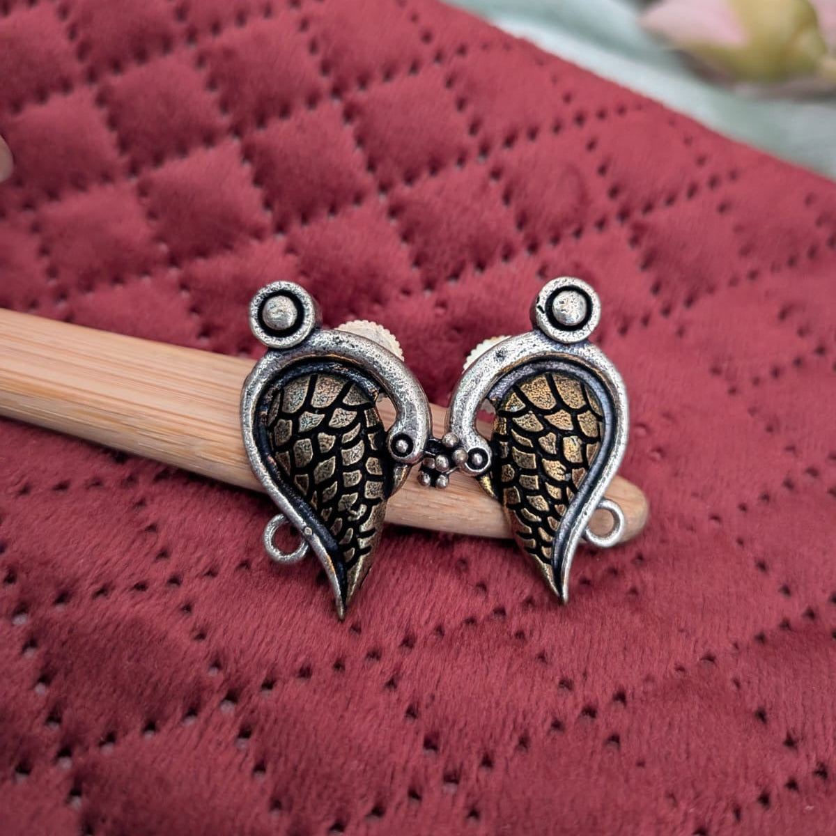 Peacock  Stud Dualtone