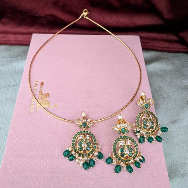 Green Pendant Hasli Necklace