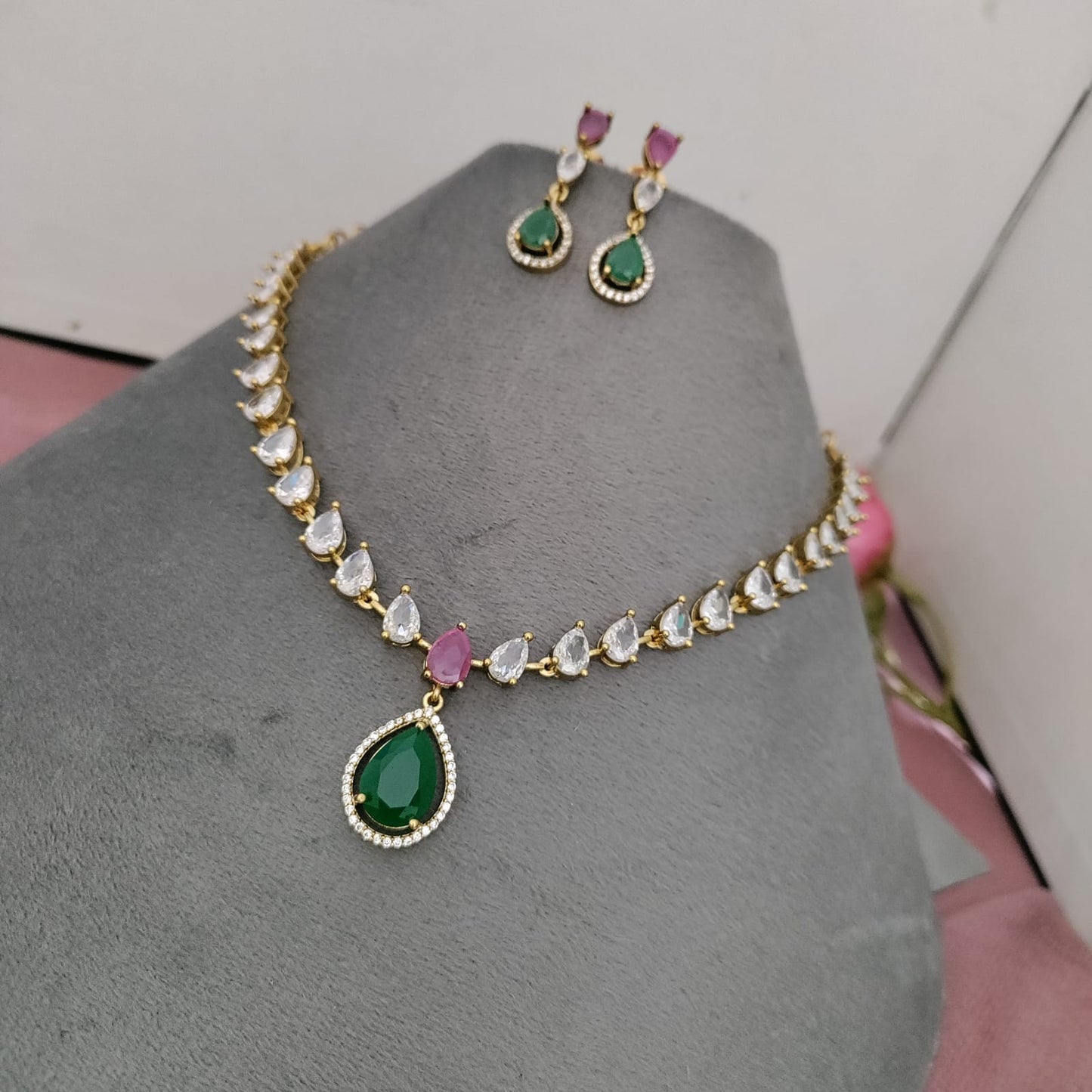 Drop stone ad necklace set