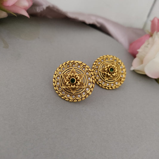 Round green stone stud