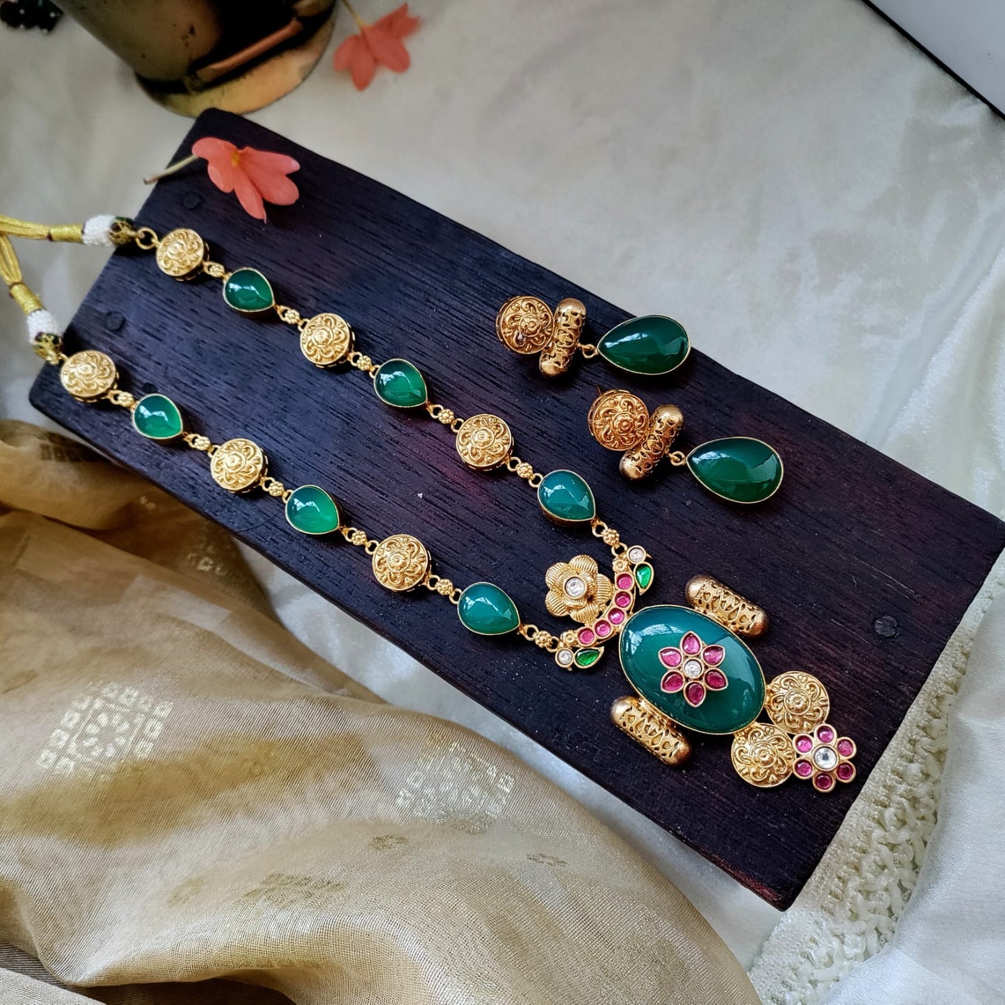A gorgeous Semiprecious stone with Jadau work necklace set - Floral