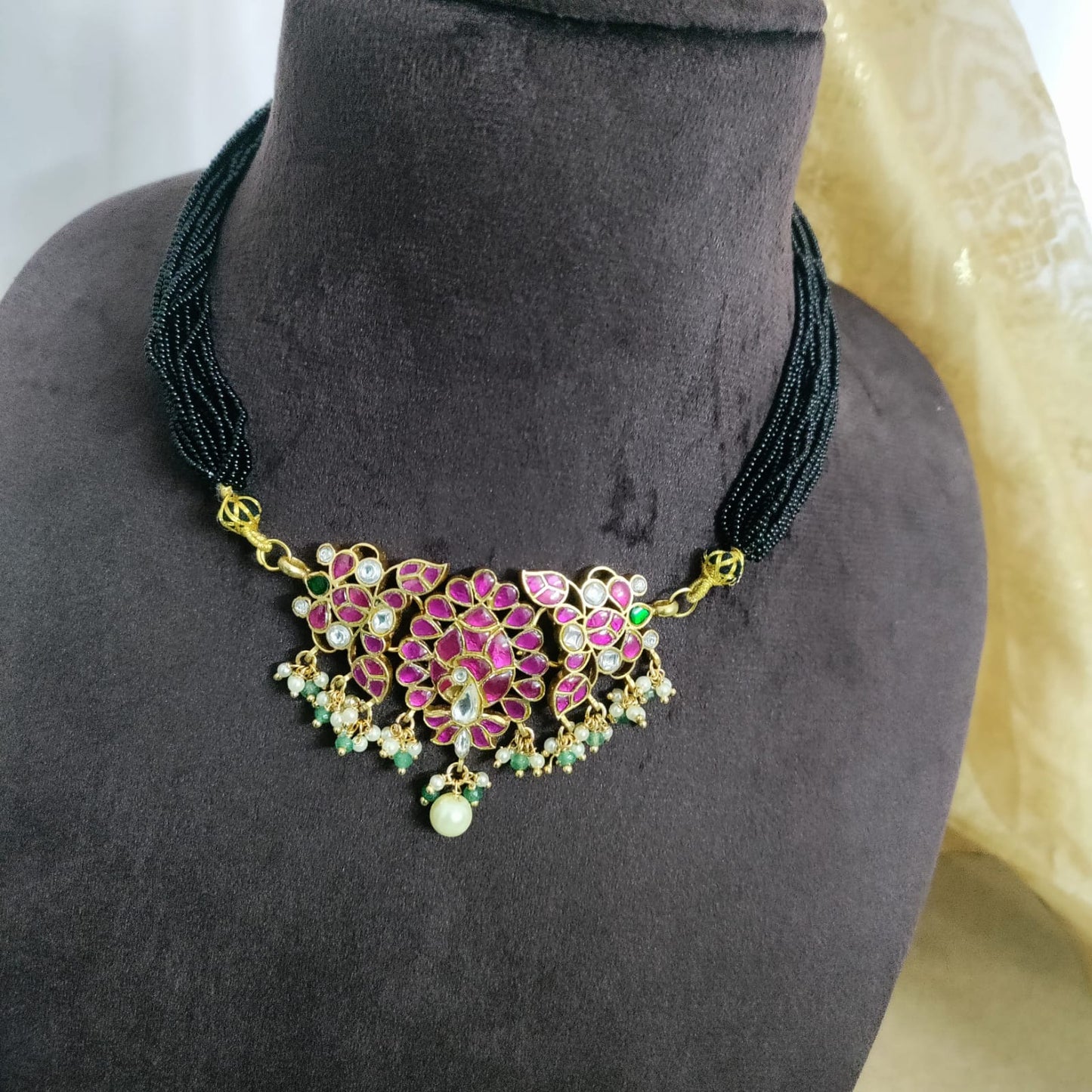 Jadau golden chocker set
