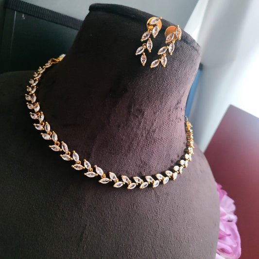 Simple leaf AD necklace