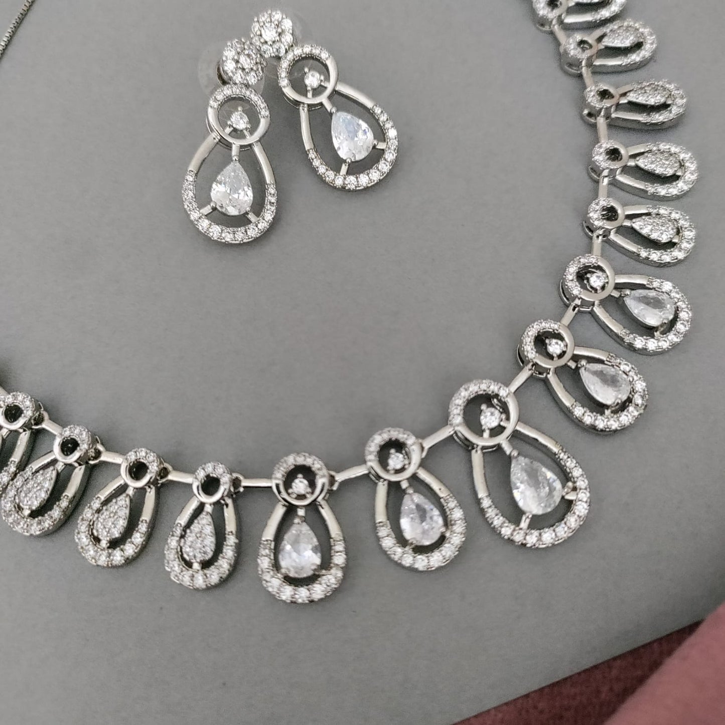 Drop stone ad necklace set