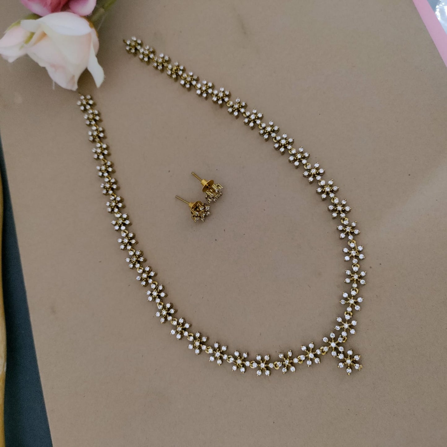 White stone ad long set