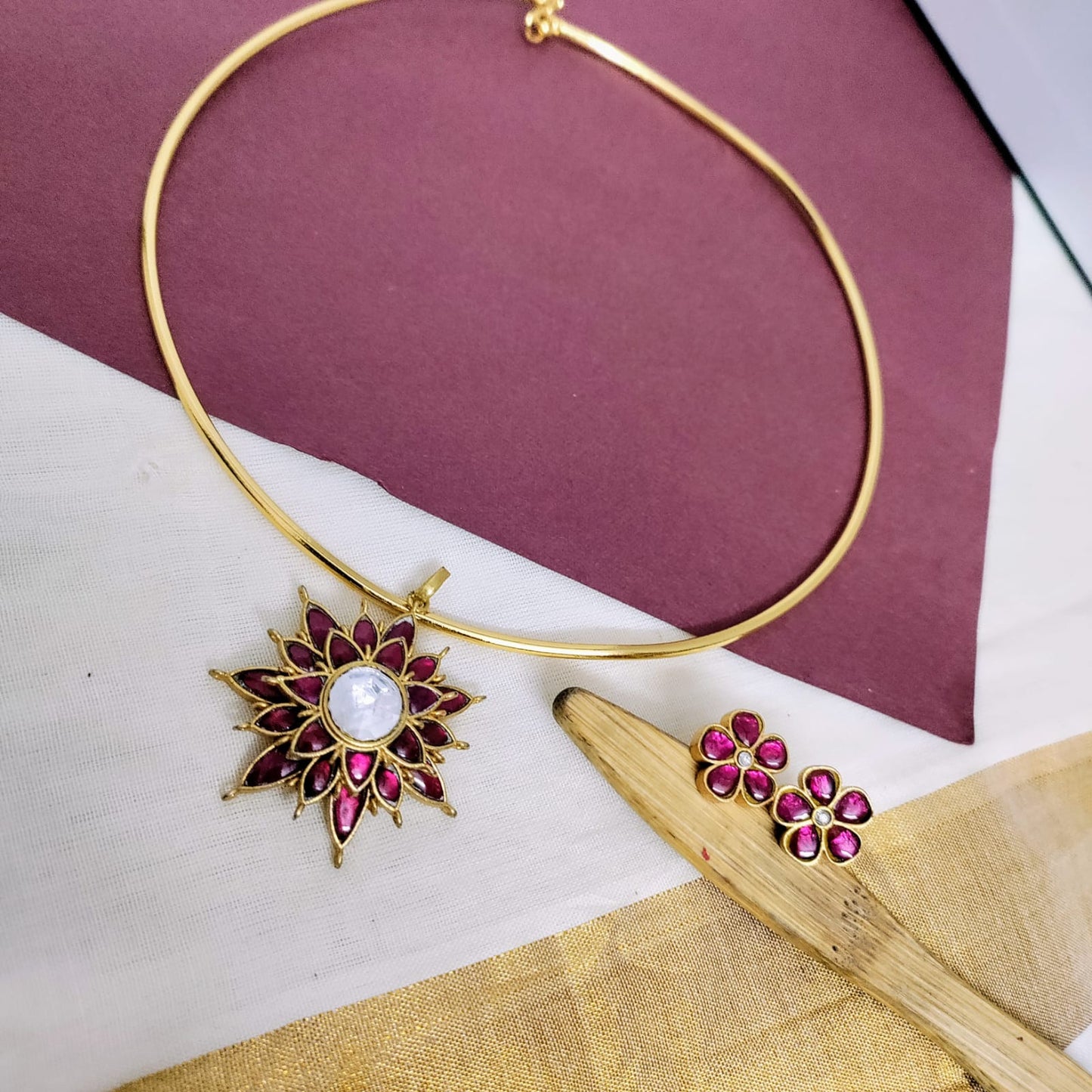 Jadau Kundan Hasli set- Floral layered pendant