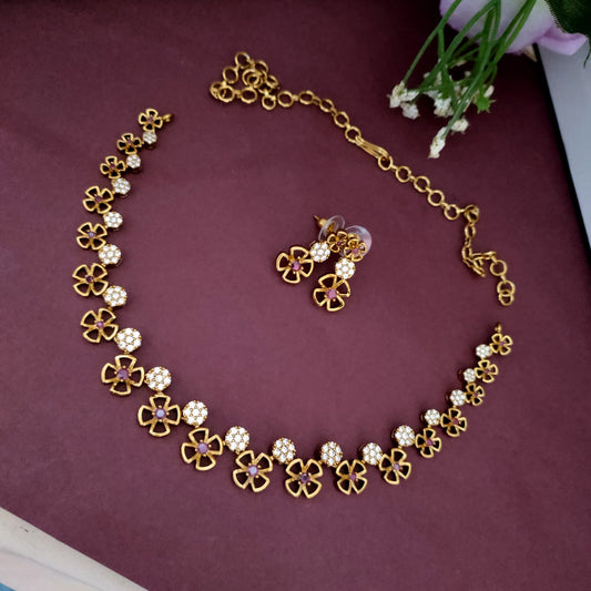 Simple floral design ad necklace