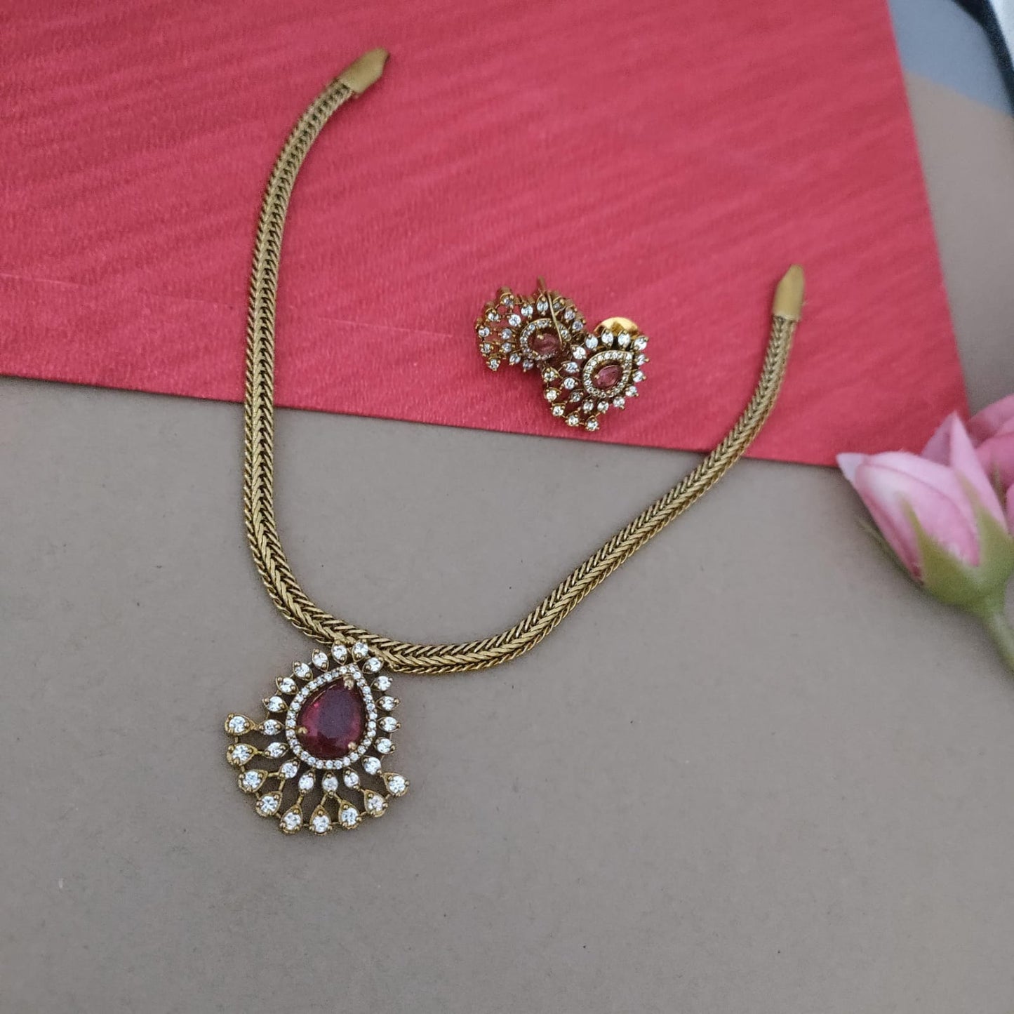 Plain chocker set