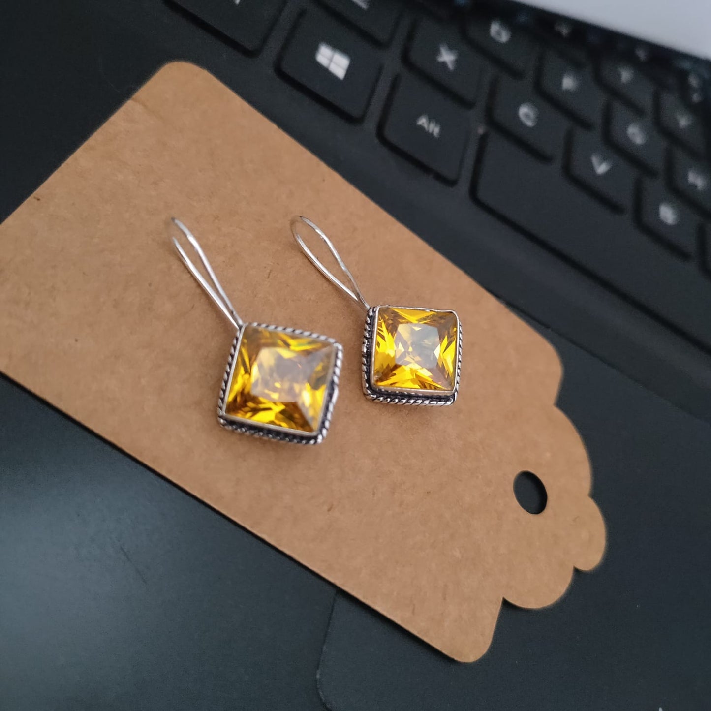 Hook diamond stone earring