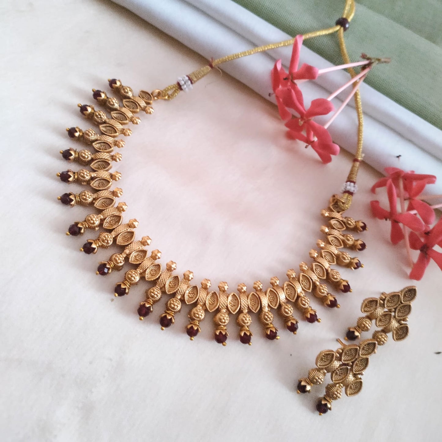 Golden necklace with ruby/emerald/pearl stone