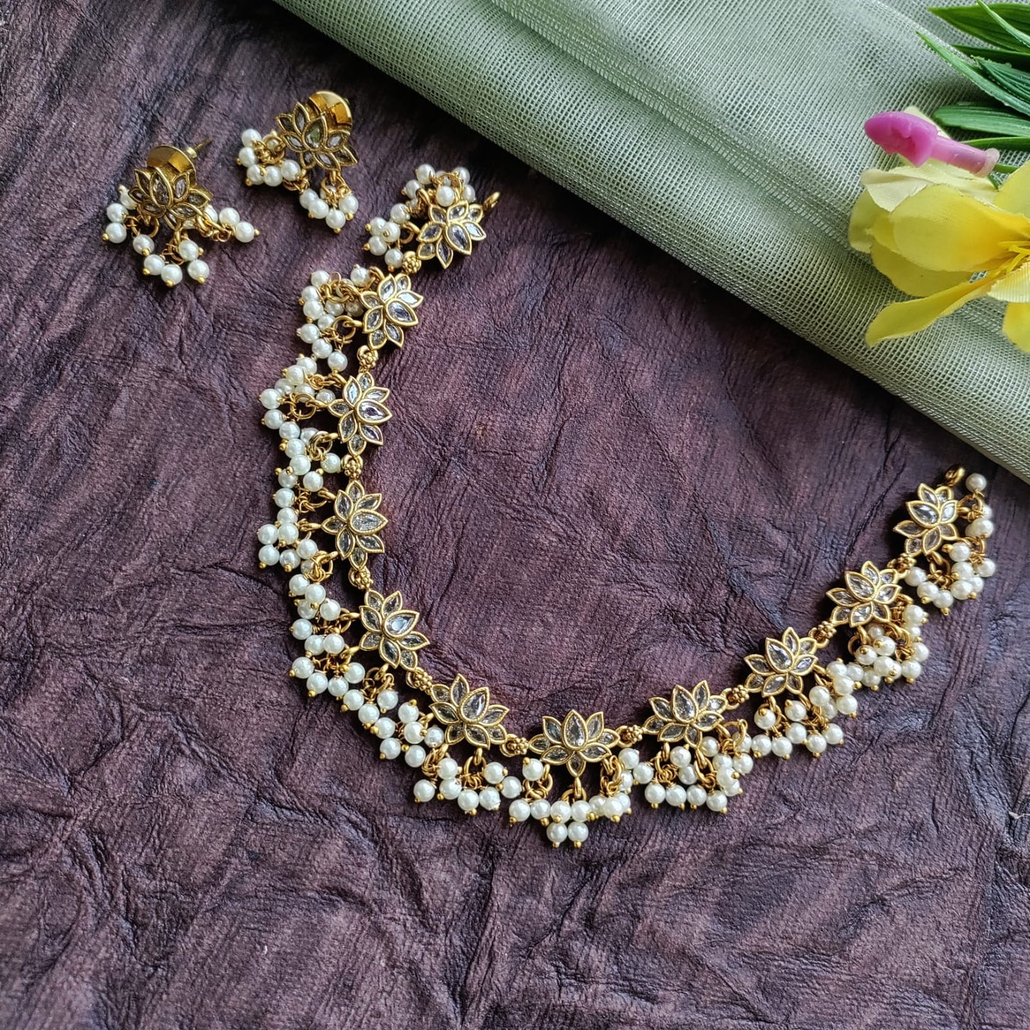 Lotus design necklace set with pearl hangings