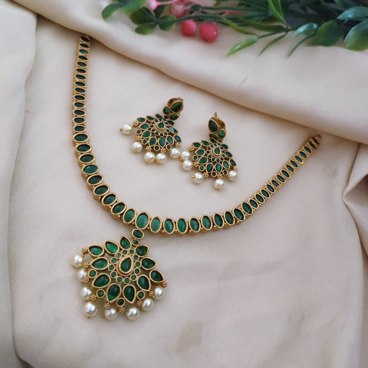 Kemp stone studded necklace/adigai