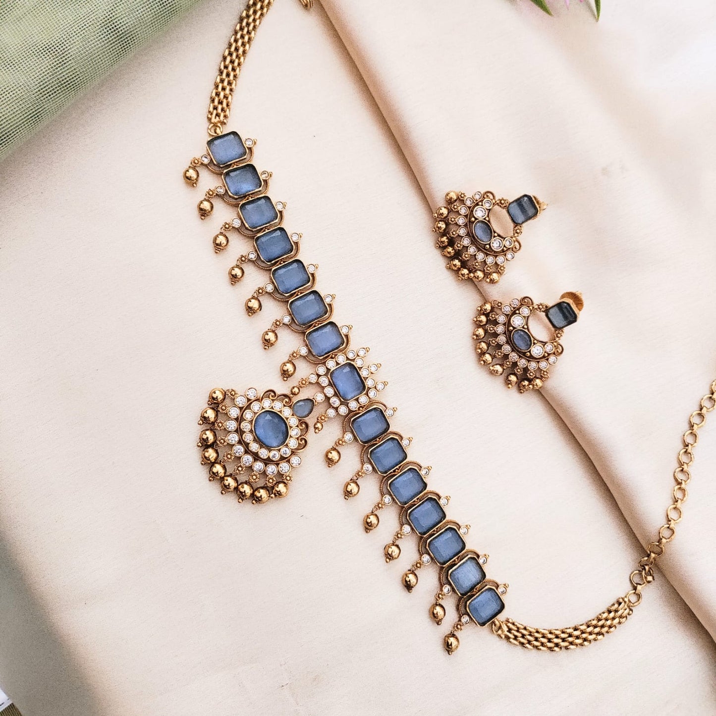 Stunning rectangle shaped doublet stone necklace set