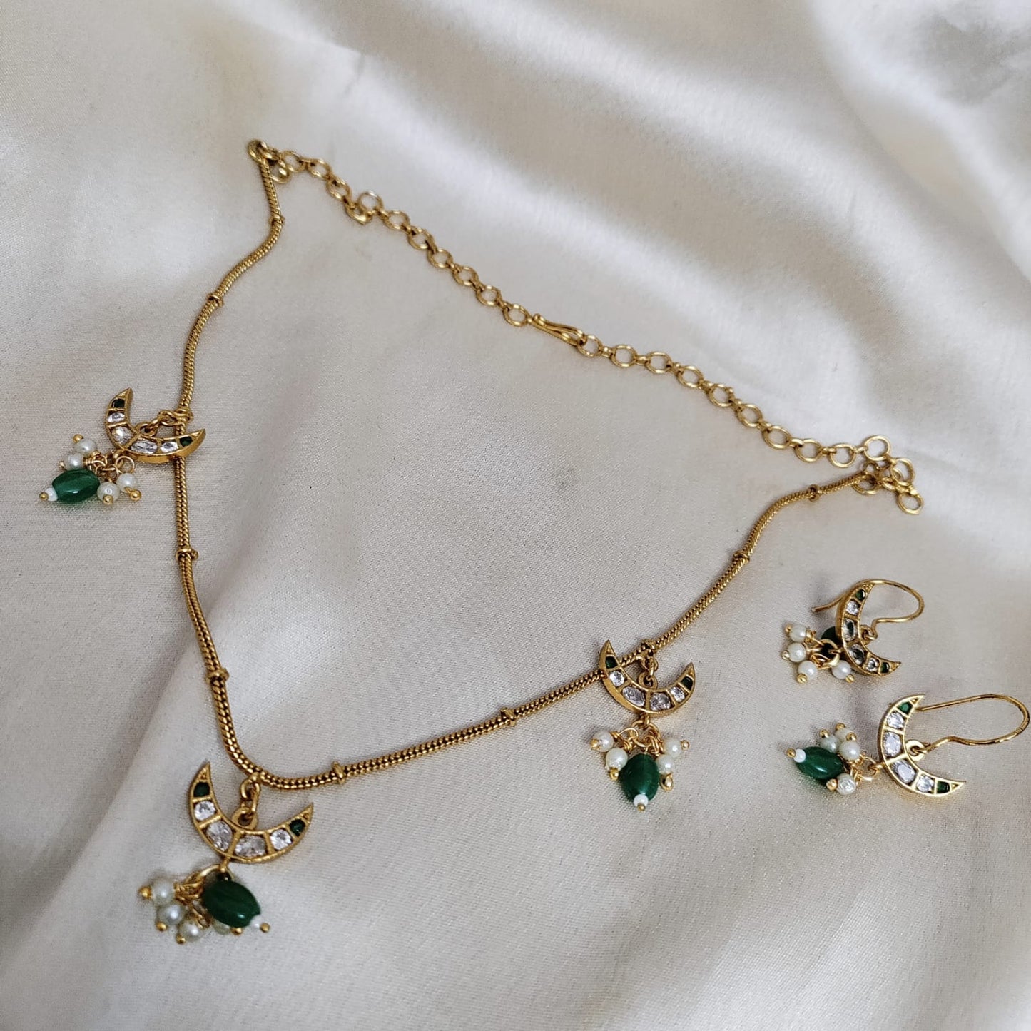 Slim daily wear small pendant drop chain set