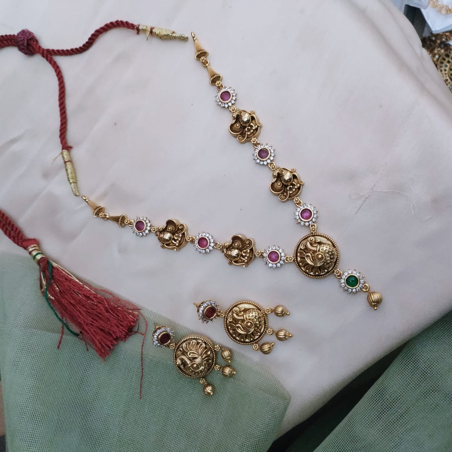 Peacock motif medium length necklace set