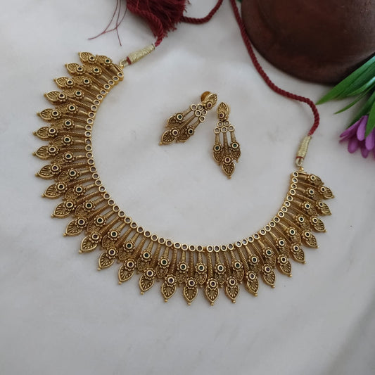 Antique gold finish drop spike shaped necklace set