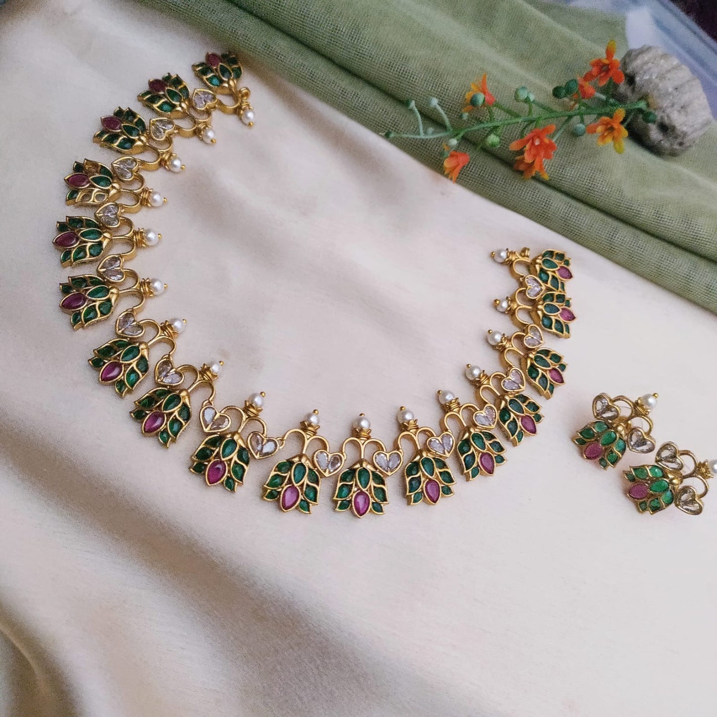 Stunning kemp lotus design necklace
