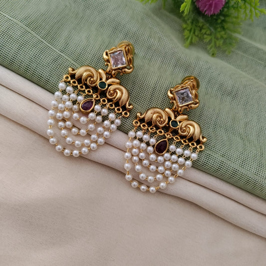 Pearl layer golden earring