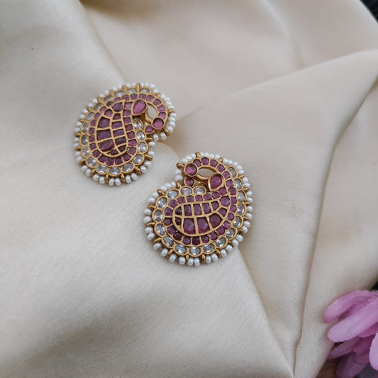 Paisley shaped kemp stud