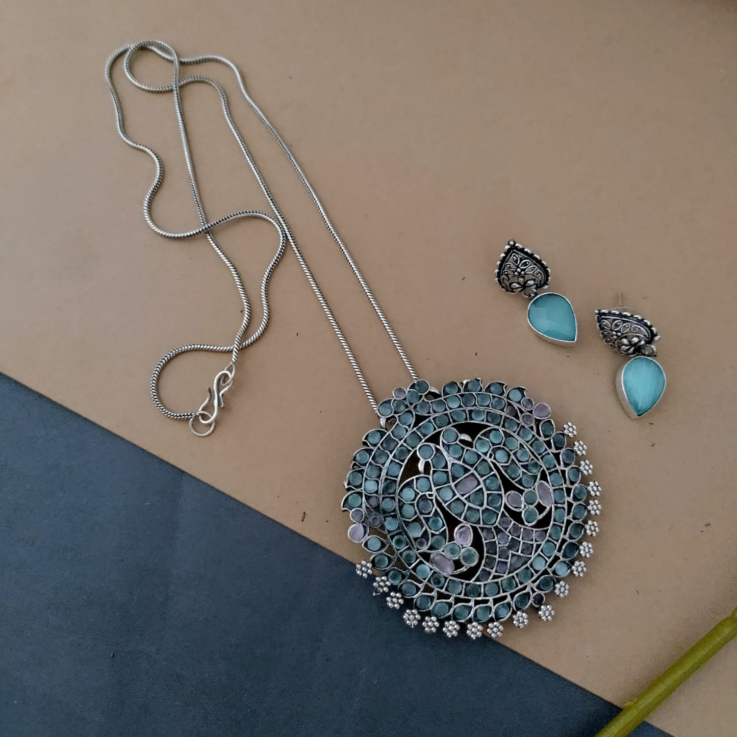 Long stone replica chain set