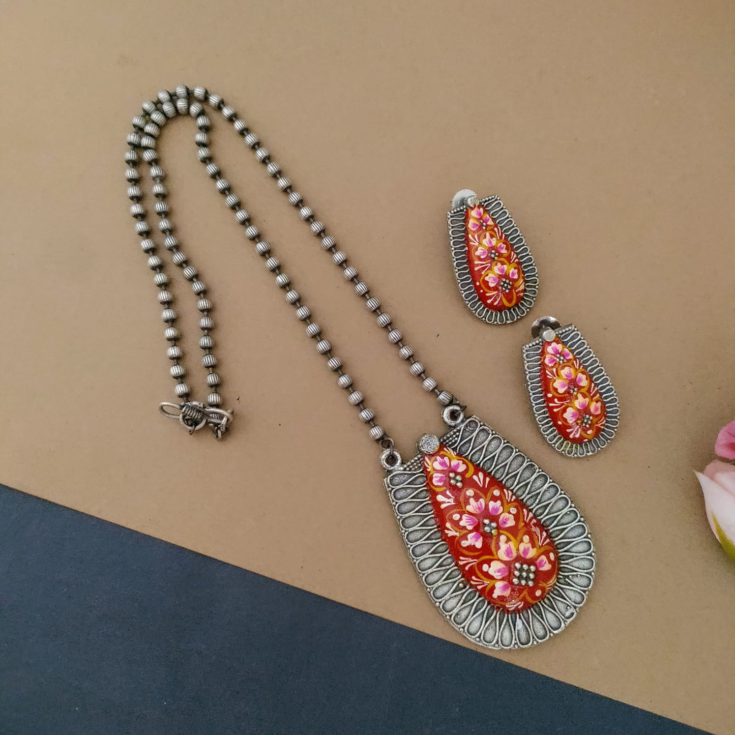 Handpainted pendant chain