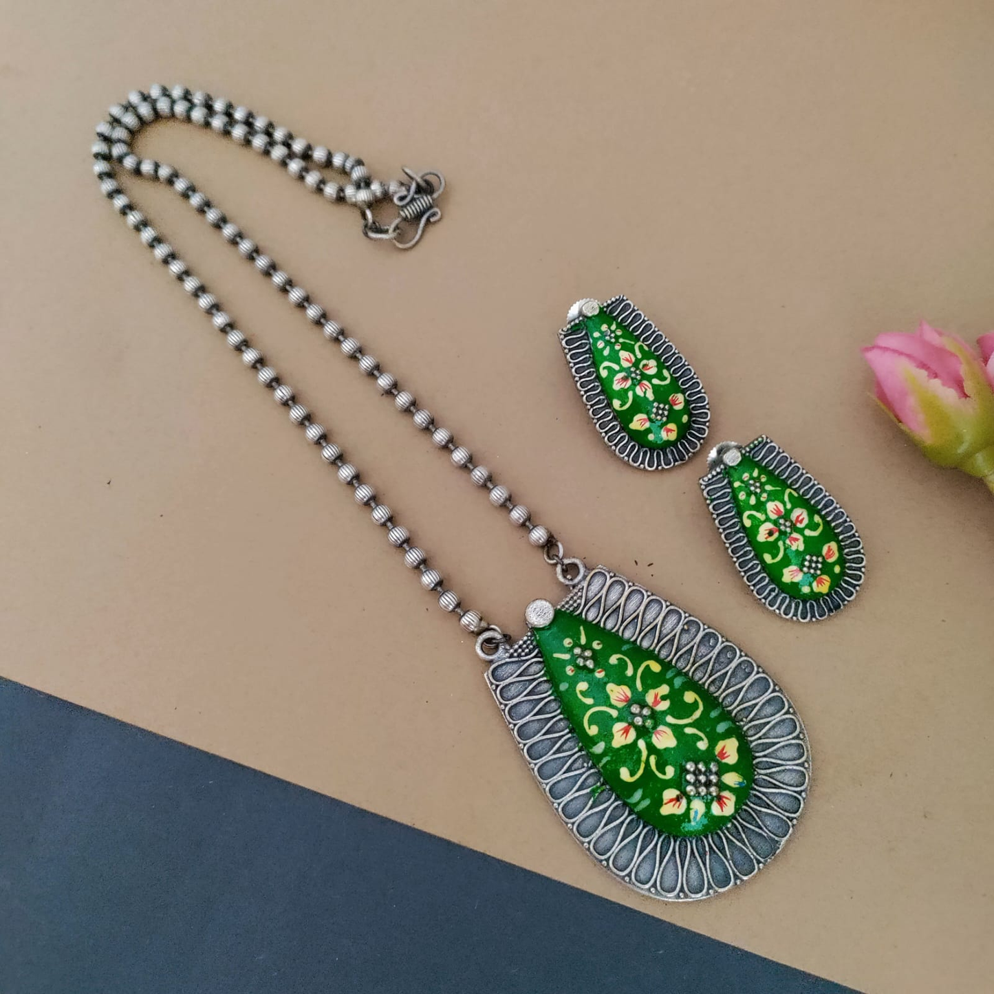 Handpainted pendant chain