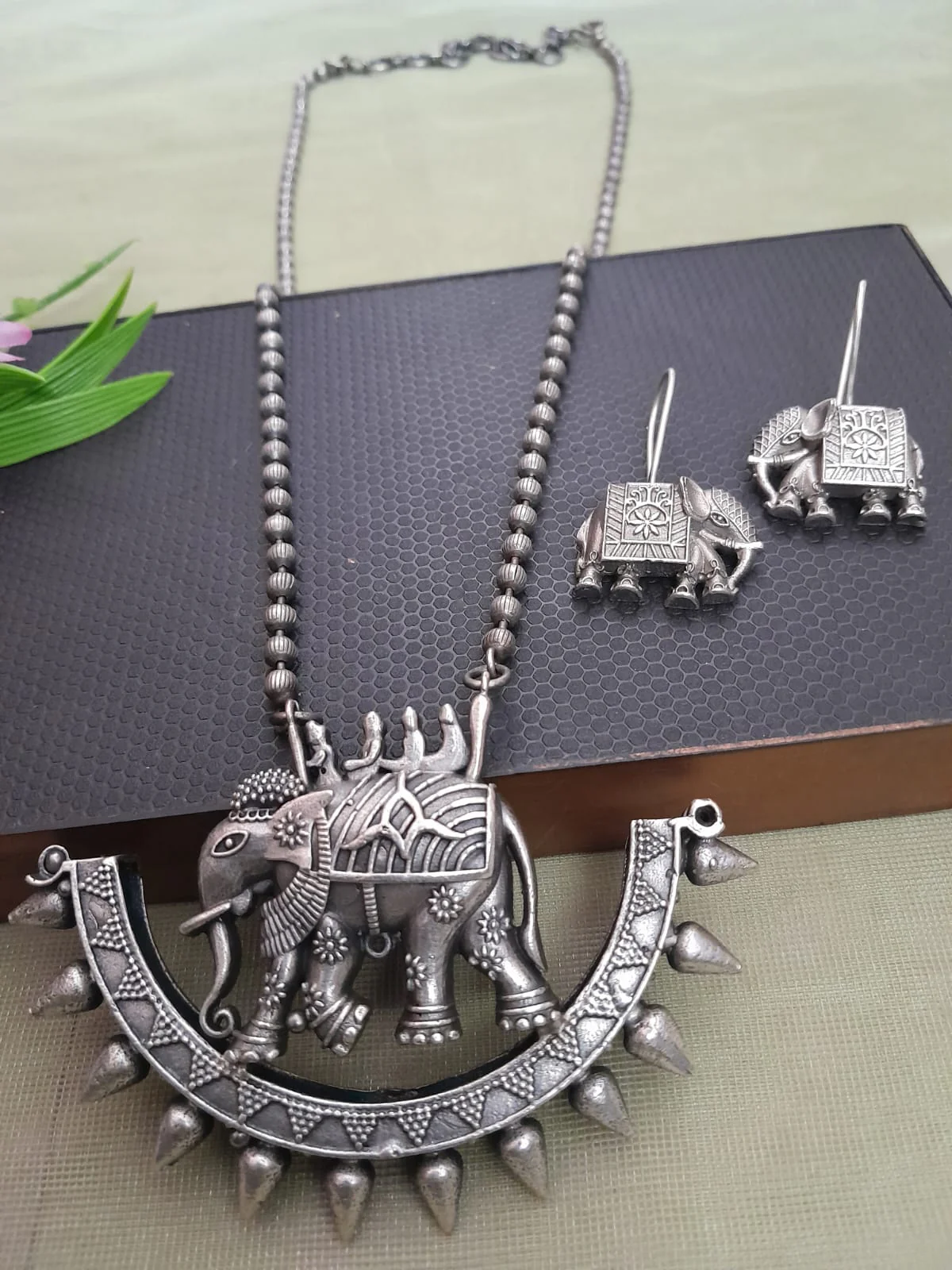 Long elephant chain set