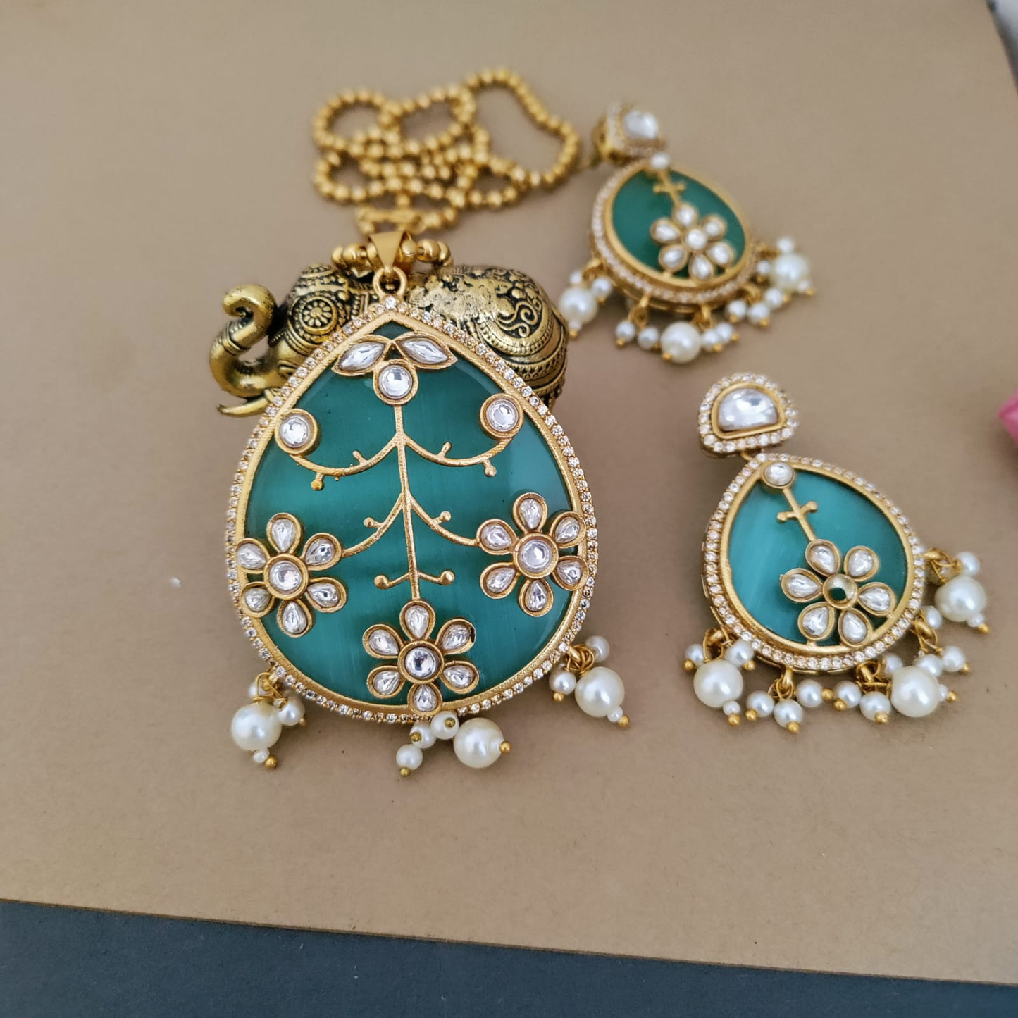 Drop shaped Exclusive Kundan work pendant chain