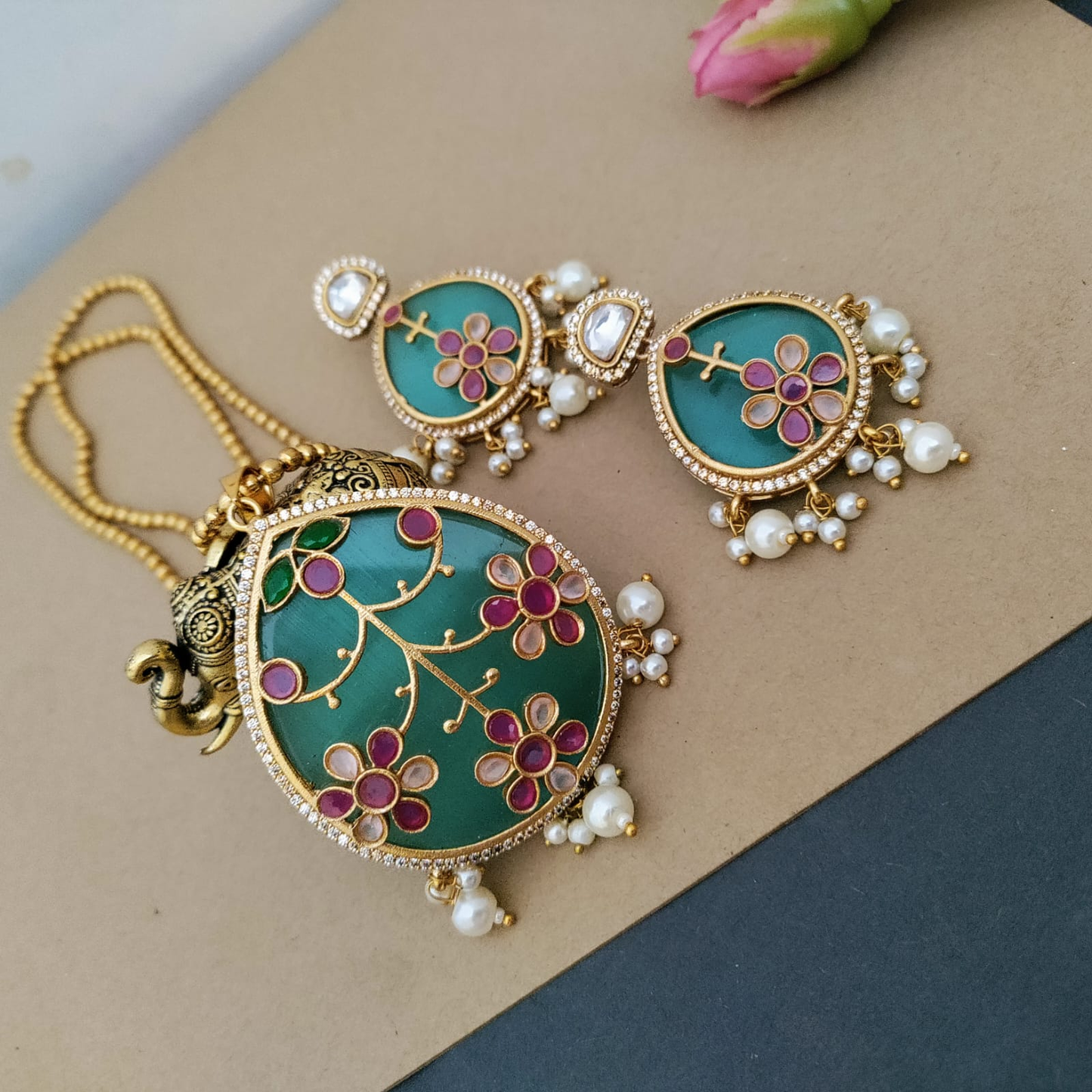 Drop shaped Exclusive Kundan work pendant chain