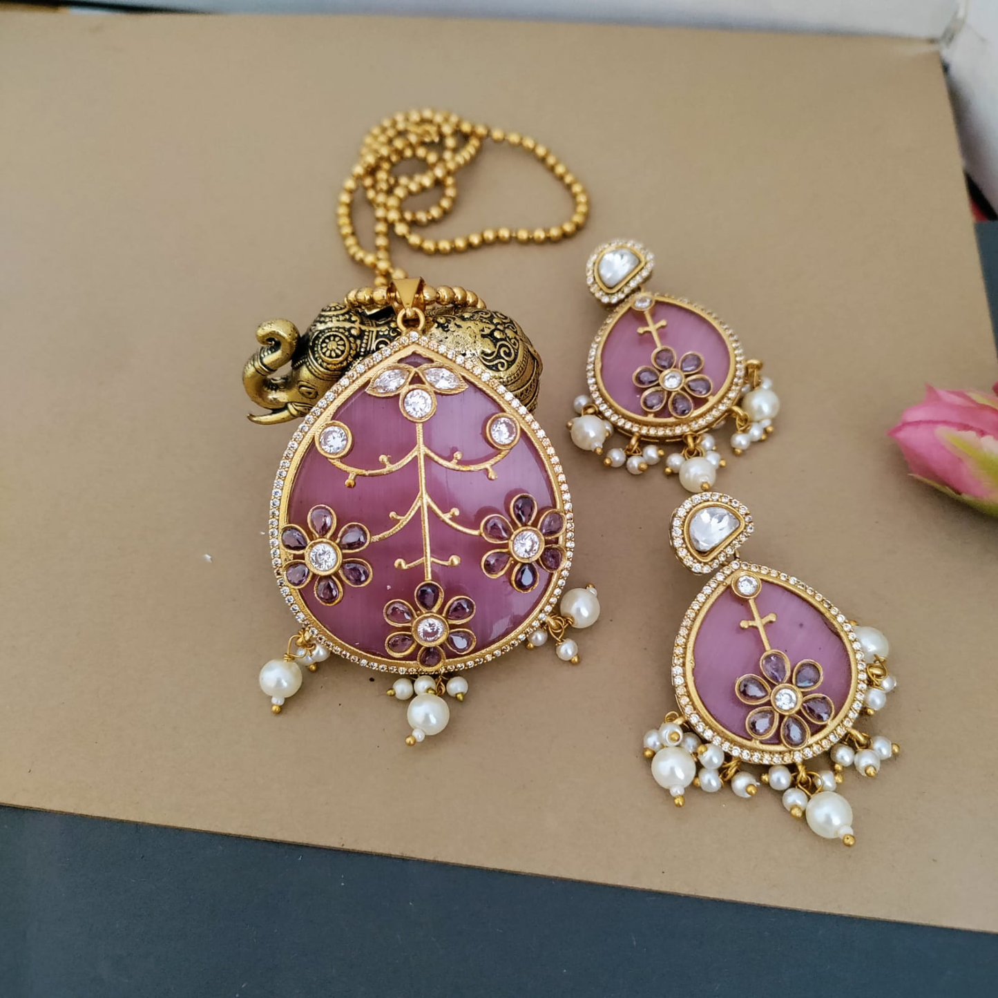 Drop shaped Exclusive Kundan work pendant chain