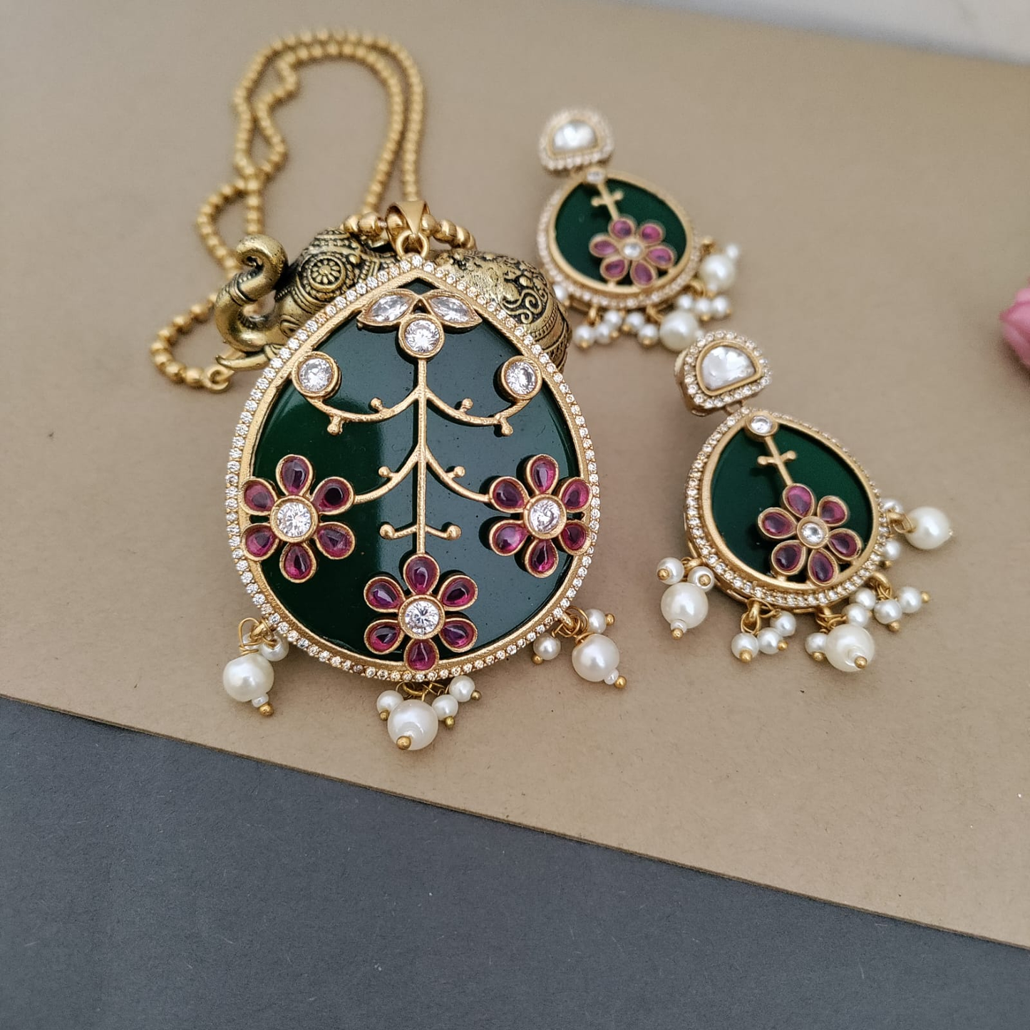 Drop shaped Exclusive Kundan work pendant chain