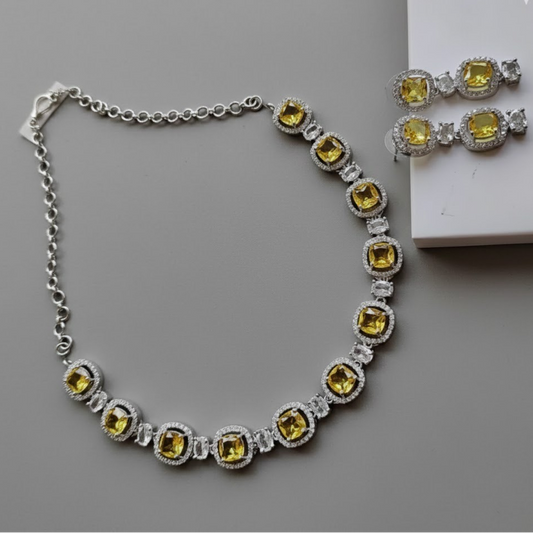 Round motif yellow stone AD necklace