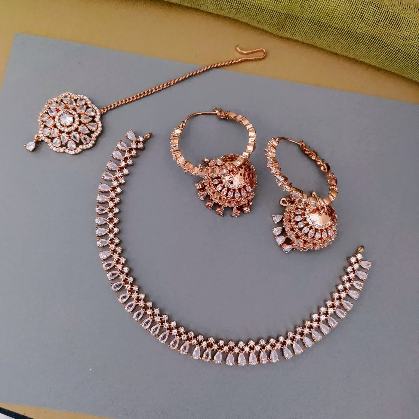 Rose gold necklace with maang tikka