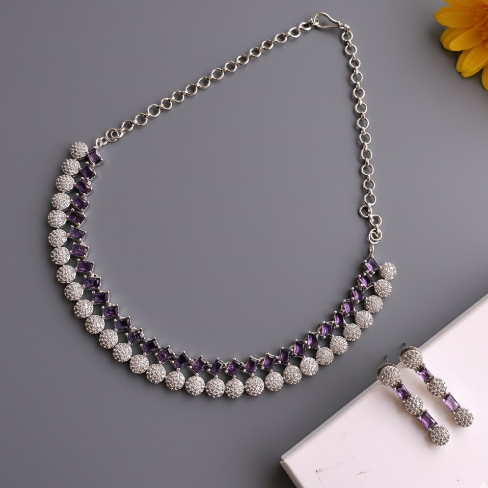 Diamond shaped stone studded necklace