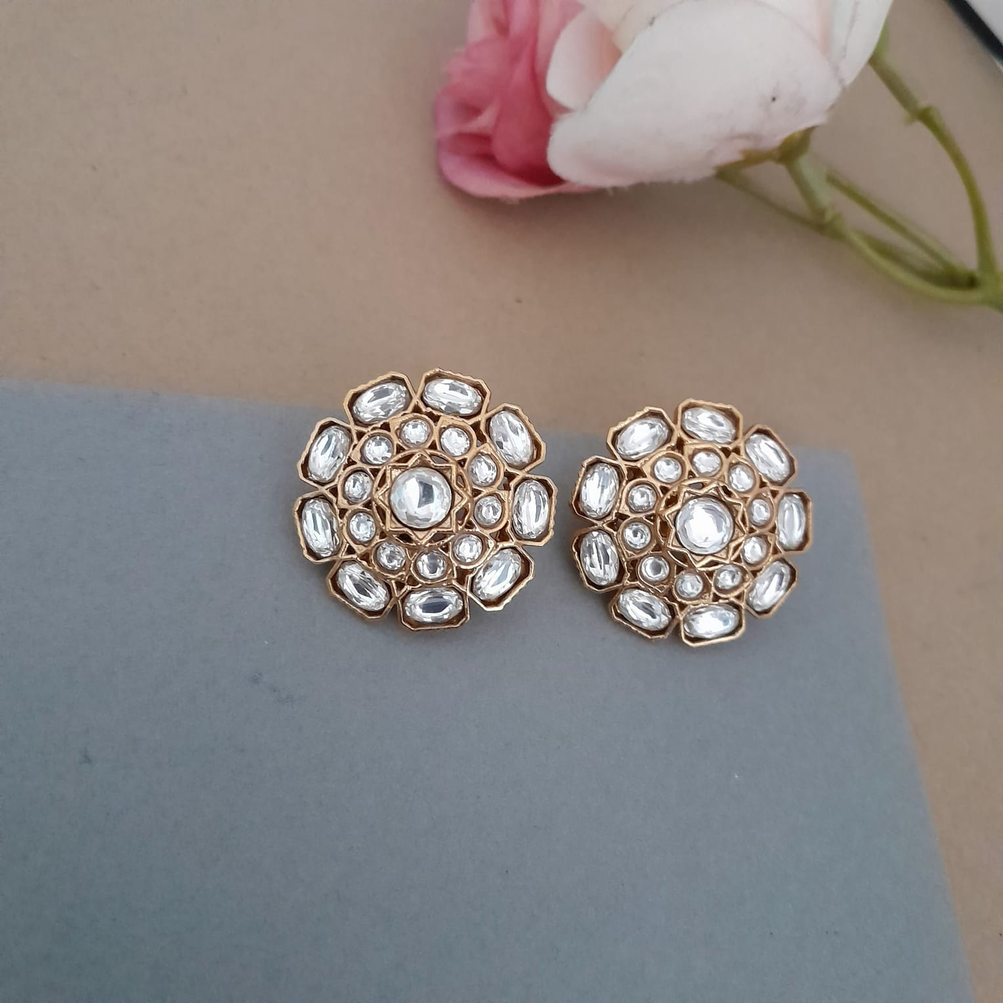 Round Jadau kundan stud
