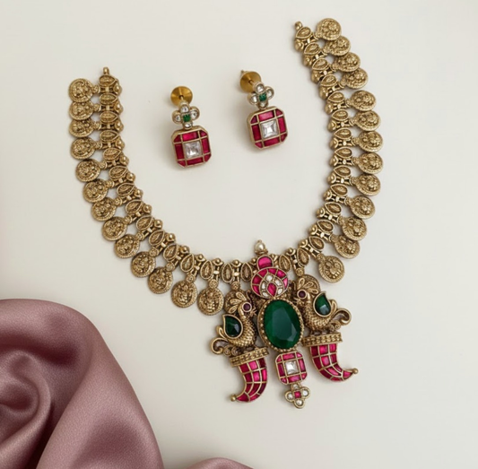Jadau kundan pendant necklace set